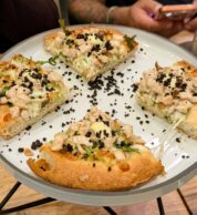 Polvere di olive nere (pizzeria Madia, Salerno)