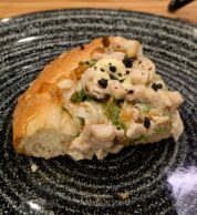 Polvere di olive nere (pizzeria Madia, Salerno)