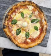 Bufala (pizzeria Carmnella, Napoli)