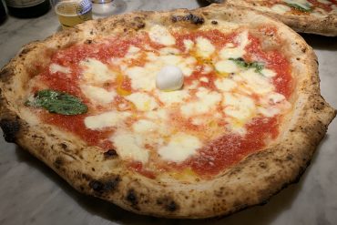 Margherita (Pizzeria Gino e Toto Sorbillo ai Tribunali, Napoli)