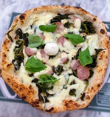Pizza Salsiccia, provola e friarielli di Capuano's Pizzeria 7.0