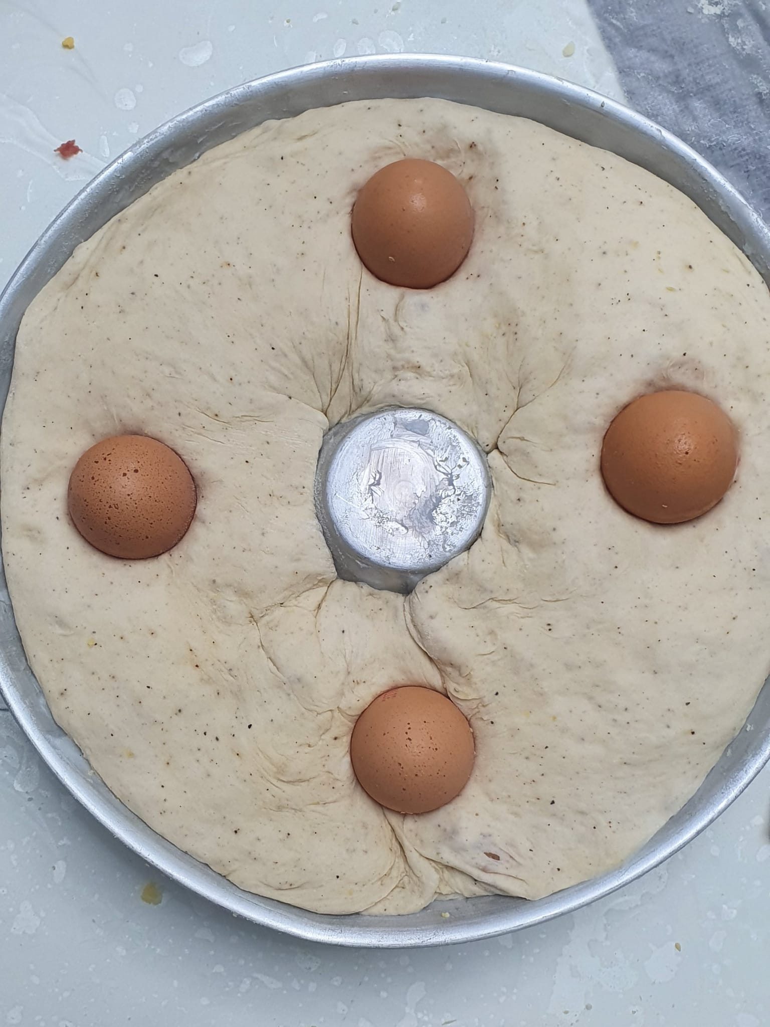 Come preparare il castiello napoletano, posizionamento delle uova 1