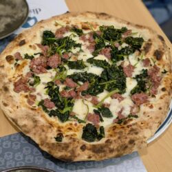 Salsiccia e friarielli (pizzeria Di Stora, Arpaia)