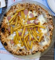 Würstel e patatine (pizzeria Starita, Napoli)