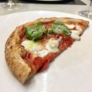 Margherita gourmet con mozzarella di bufala (Pizzeria La Notizia 94, Fuorigrotta, Napoli)