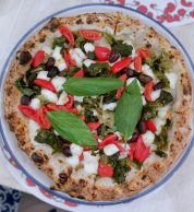 Pizza con scarole (Pizzeria Pizzium, Lima (M1) Repubblica (M3), Milano)