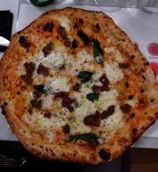 Pizza bianca con salsiccia (Francesco & Salvatore Salvo, Chiaia, Napoli)
