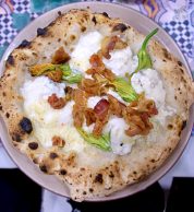 Pancetta e fiori di zucca (Pizzeria Assaje, Isola M5, Milano)