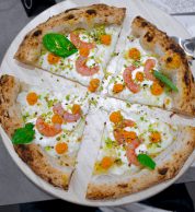 Pizza con gamberetti (Pizzeria Pucci e Manella, Latina)