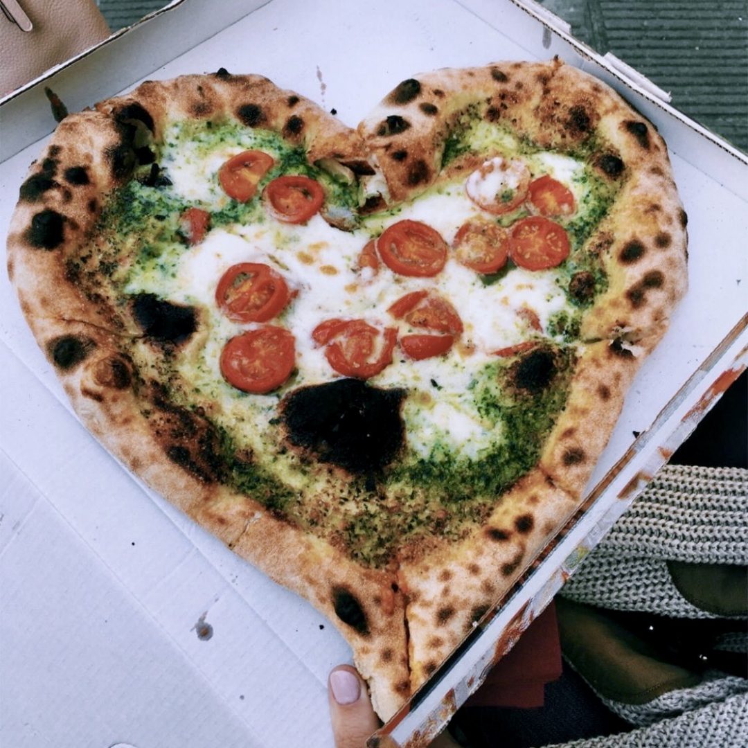Pizza a forma di cuore per la salute del cuore