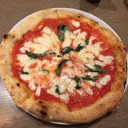 Pizza margherita (Il Pinolo Pizza Bar, Fujimi)