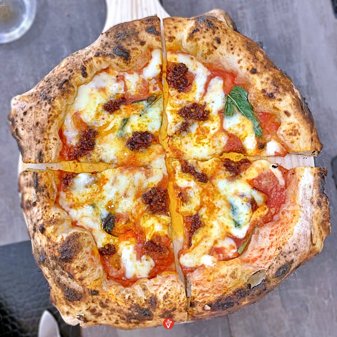 Pizza con scamorza e Nduja (10 Diego Vitagliano, Bagnoli, Napoli)