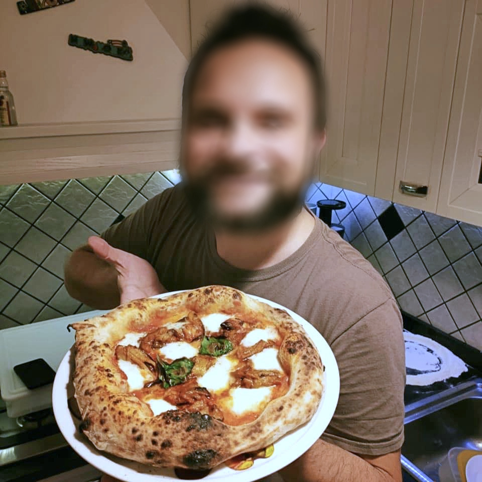 Intervista al pizzaiolo che ha una patologia: non fa sacrifici e non posta sui Social