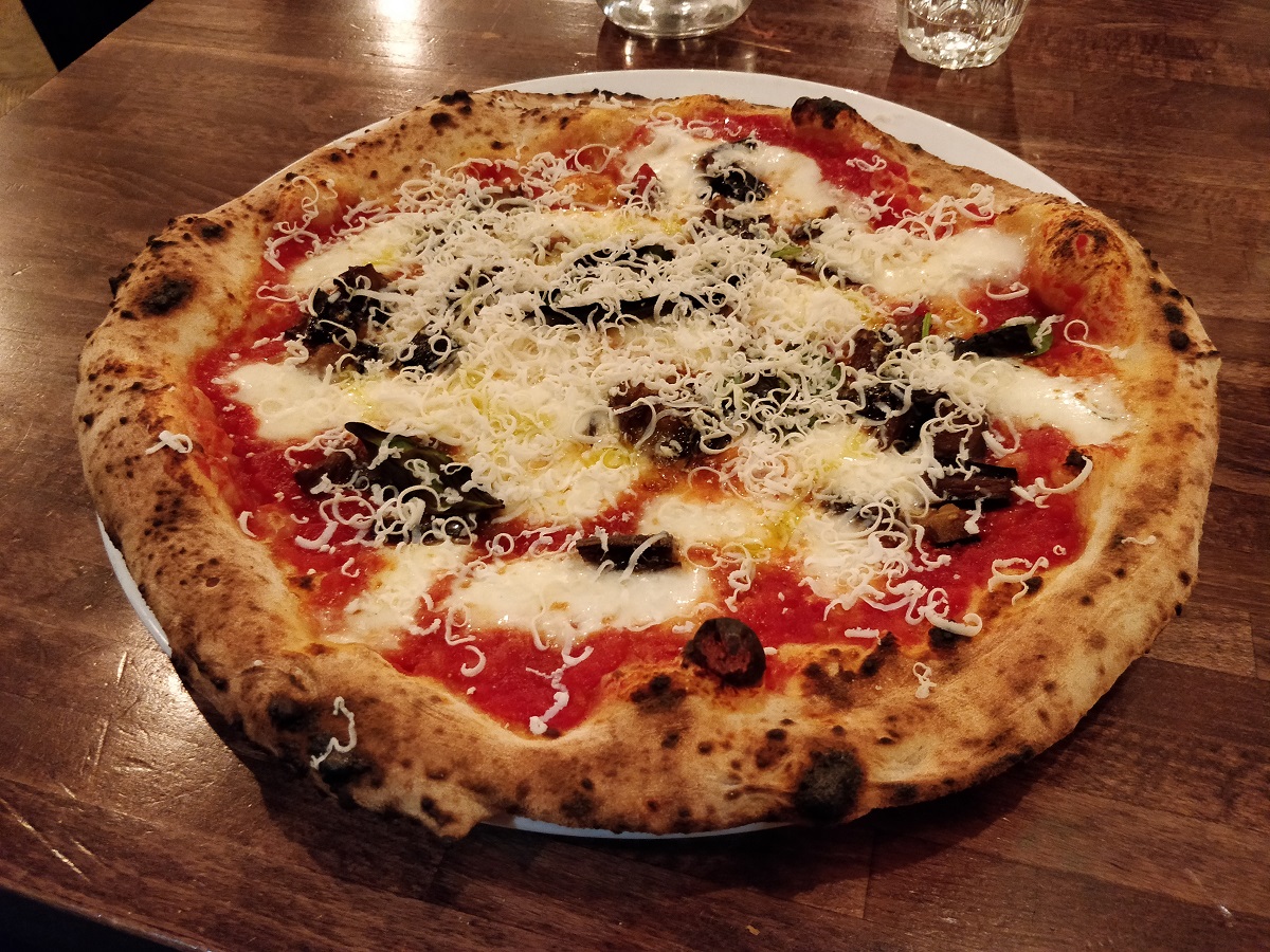 Pizza (Pizzeria Farina, Kensington and Chelsea, Londra)