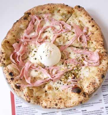Pizza con mortadella e pistacchio 2 (Pizzeria Rosso Vivo, Chianciano Terme)