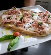 Pizza mortadella e pistacchio (Pizzeria Nama Sushi Pizza & Bollicine, Chianciano Terme)