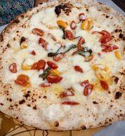 Pizza bianca con pomodorini (Da Michele, Bologna)