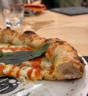 Provola e pepe (pizzeria La Bolla, Caserta)