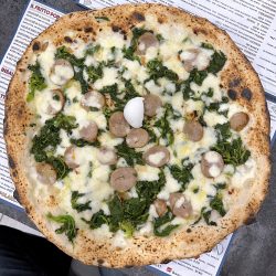 Salsiccia e friarielli (La pizza popolare, Milano)