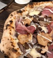 Pizza con radicchio (Pizzeria P, Lissone, Monza)
