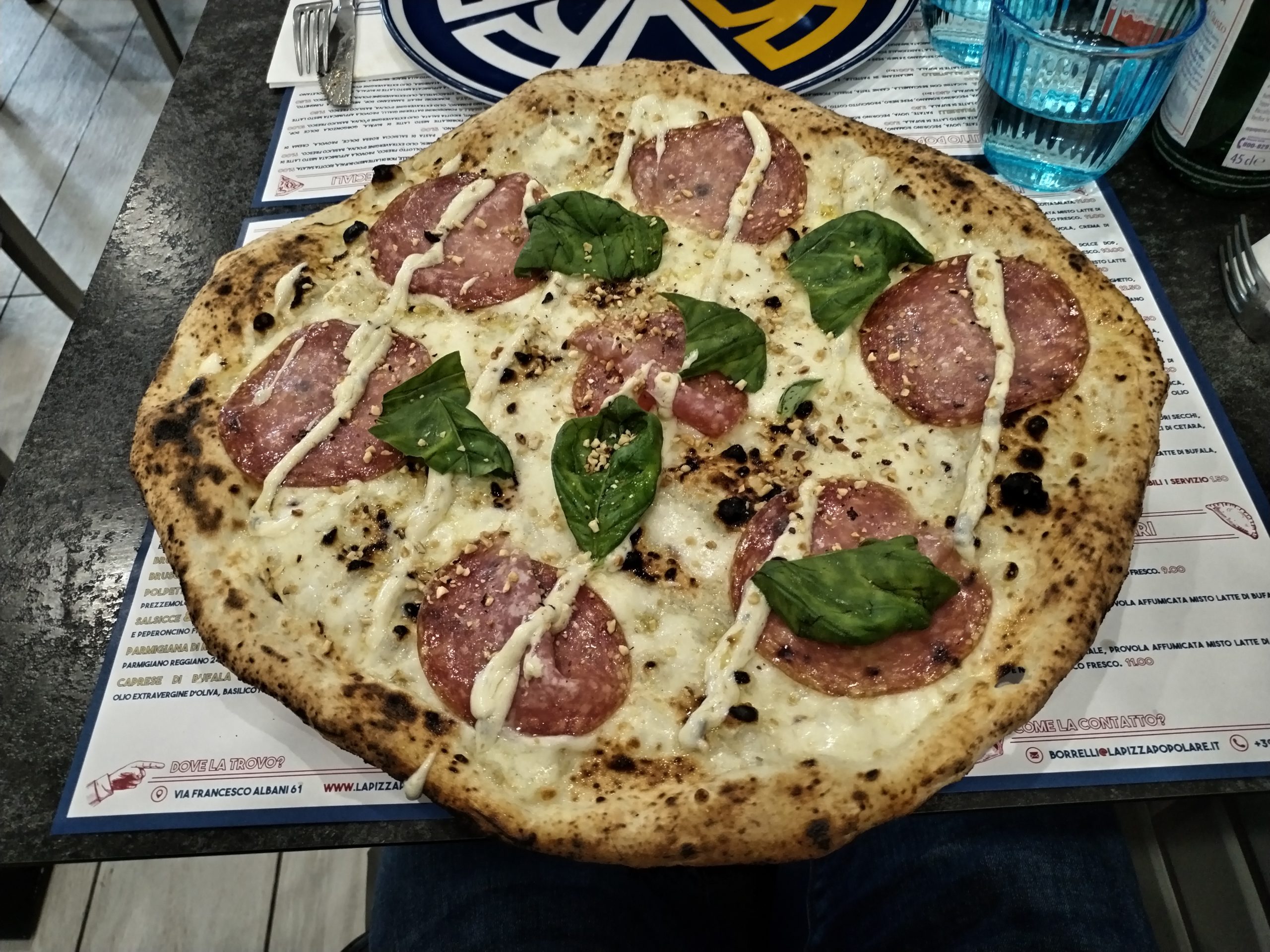 fior di latte,i salame tipo Milano, scaglie di nocciola e crema di gorgonzola (La Pizza Popolare)