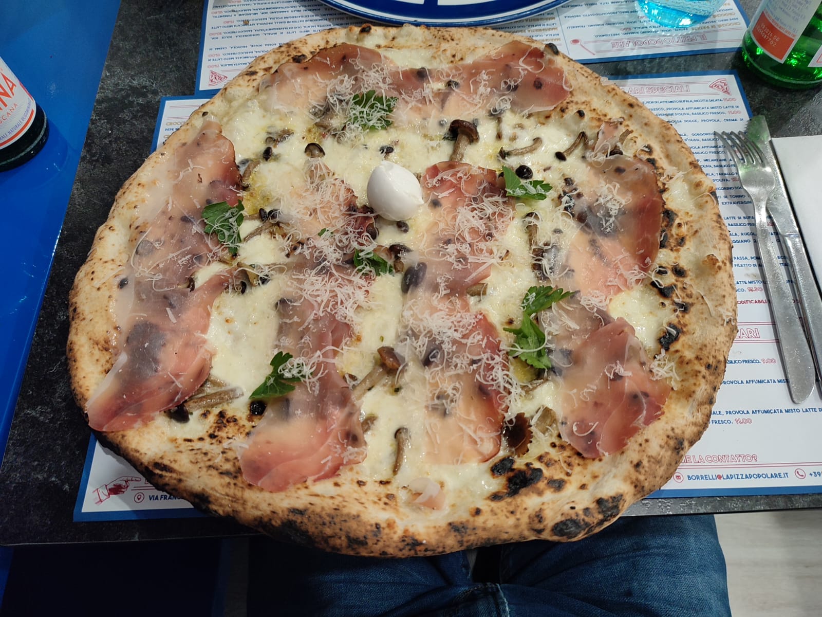 Speck, prezzemolo e provolone (La Pizza Popolare)