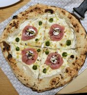 Pizza con San Daniele (Pizzeria La Famiglia, Casapulla Caserta)