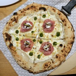 Pizza con San Daniele (Pizzeria La Famiglia, Casapulla Caserta)