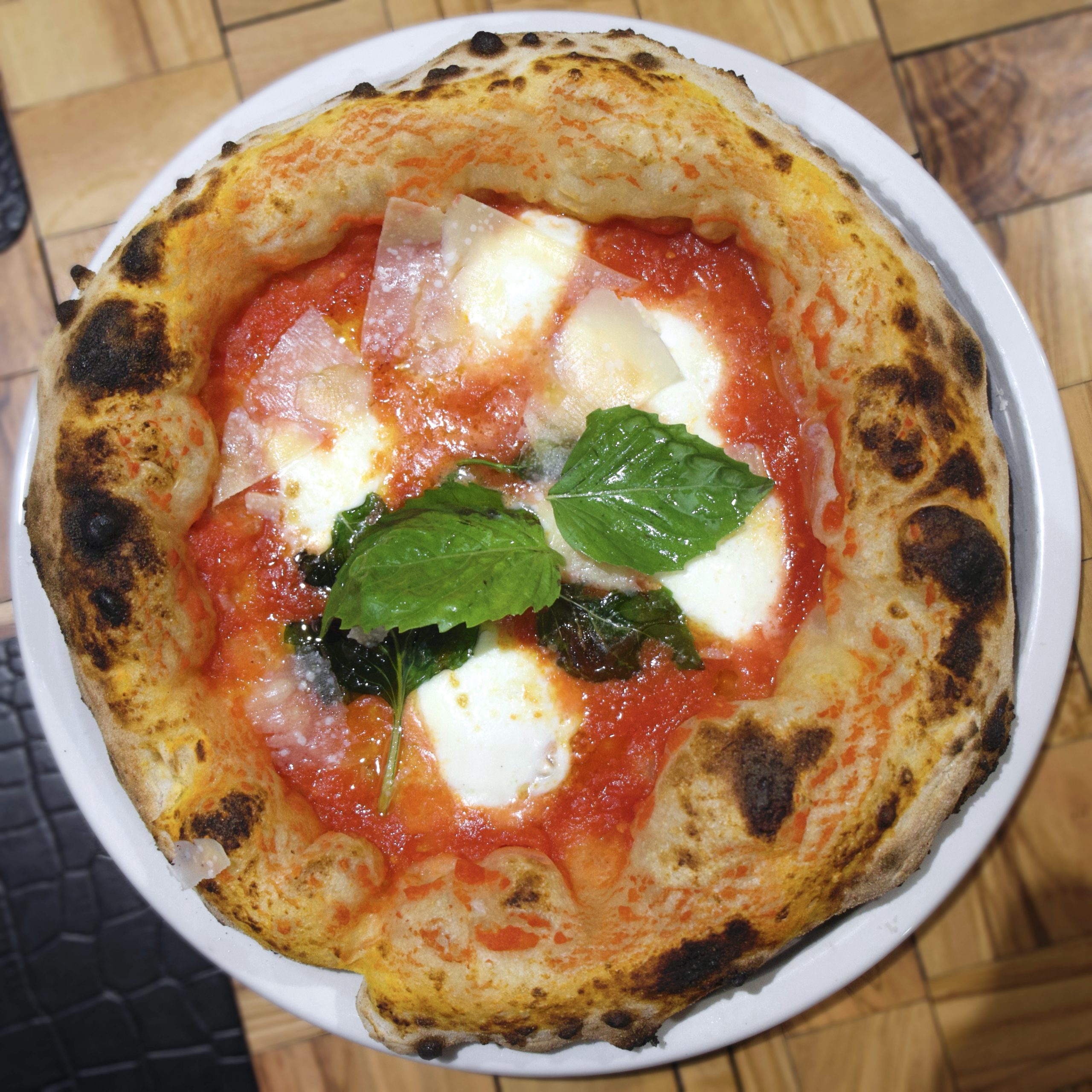 Pizza Regina (Pizzeria Ciro Savarese Arzano, Napoli)