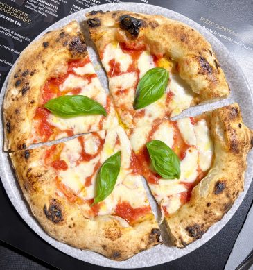 Pizza Margherita (Pizzeria Volù, Catania)