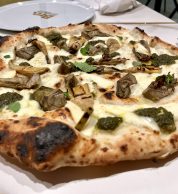 Pizza bianca con carciofi (Pizzeria Bro Ciro e Antonio Tutino, Napoli)