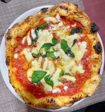 Pizza Margherita (Pizzeria Del Purgatorio, Napoli)