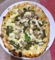 Salsiccia e friarielli (Pizzeria Del Purgatorio, Napoli)