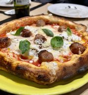 Pizza con polpette (Pizzeria Napoletana A33, Barcellona)