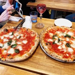 Coppia di Margherita (Pizzeria La Pizza Napoletana Regalo, Osaka)