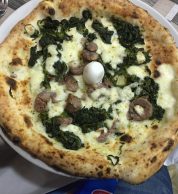 Pizza Salsiccia e friarielli (Pizzeria Leopardi, Fuorigrotta, Napoli)