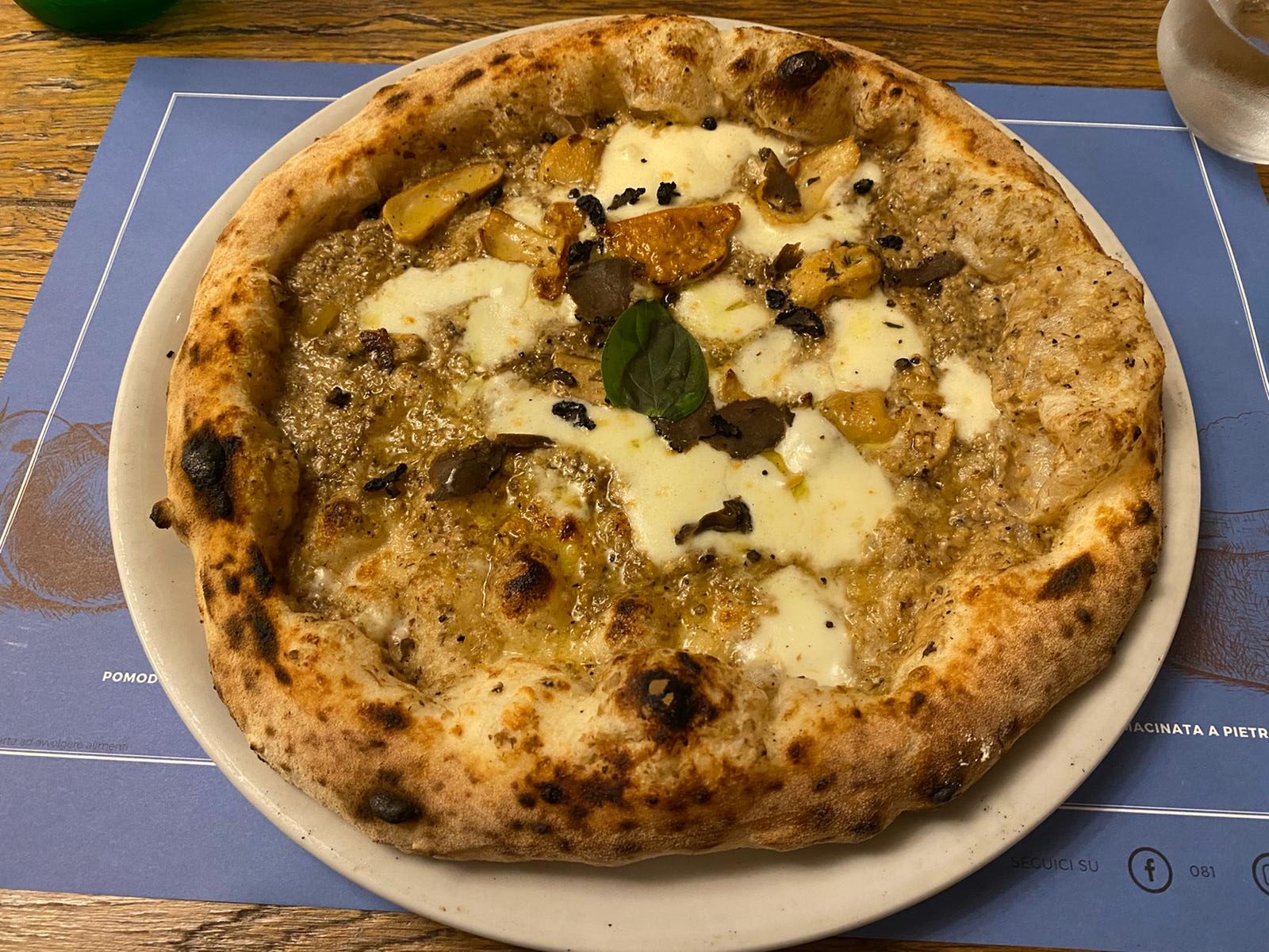 Pizza tartufo (Pizzeria 081, Melegnano)