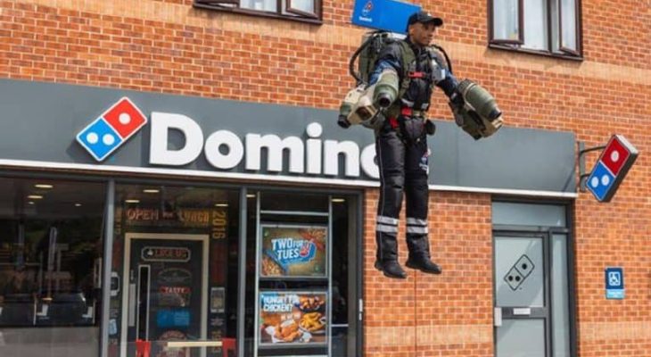 Domino’s e la consegna della pizza con la tuta da jet