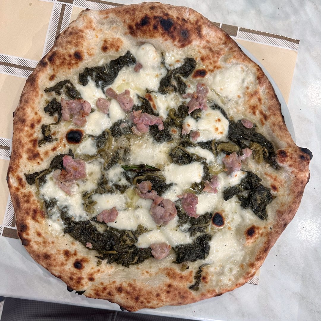 Salsiccia e Friarielli (Pizzeria Scugnizzo Trattoria, Napoli)