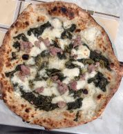 Salsiccia e Friarielli (Pizzeria Scugnizzo Trattoria, Napoli)