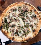 Salsiccia e Friarielli (Ieri, Oggi, Domani - Trattoria Pizzeria, Napoli)
