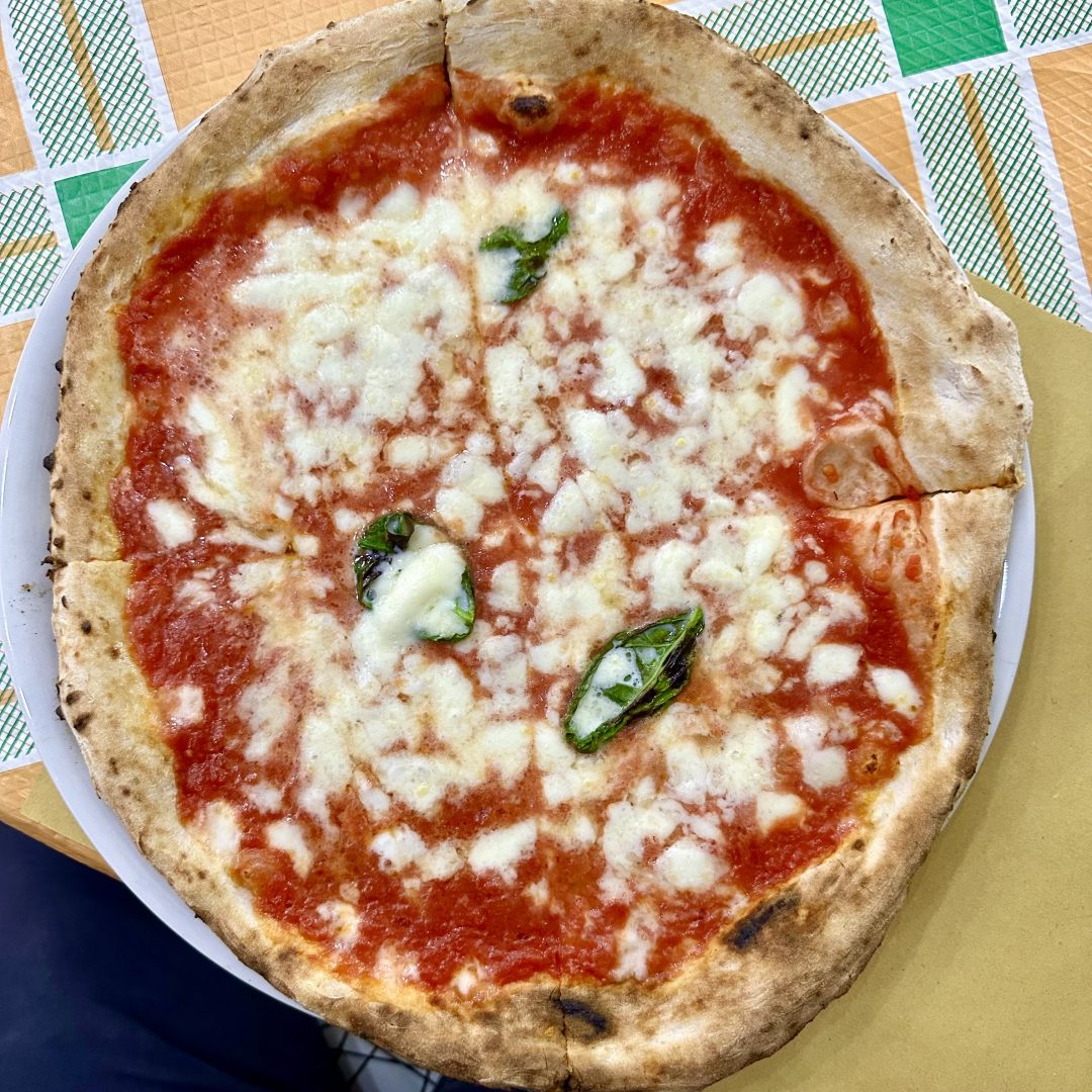 Margherita (Pizzeria Friggitoria Add'E Guagliun, Napoli)