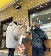 Esterno (Pizzeria Vesuviana, Napoli)