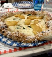 Margherita con Ananas (Presepe Napoletano Pizzeria Ostaria, Napoli)