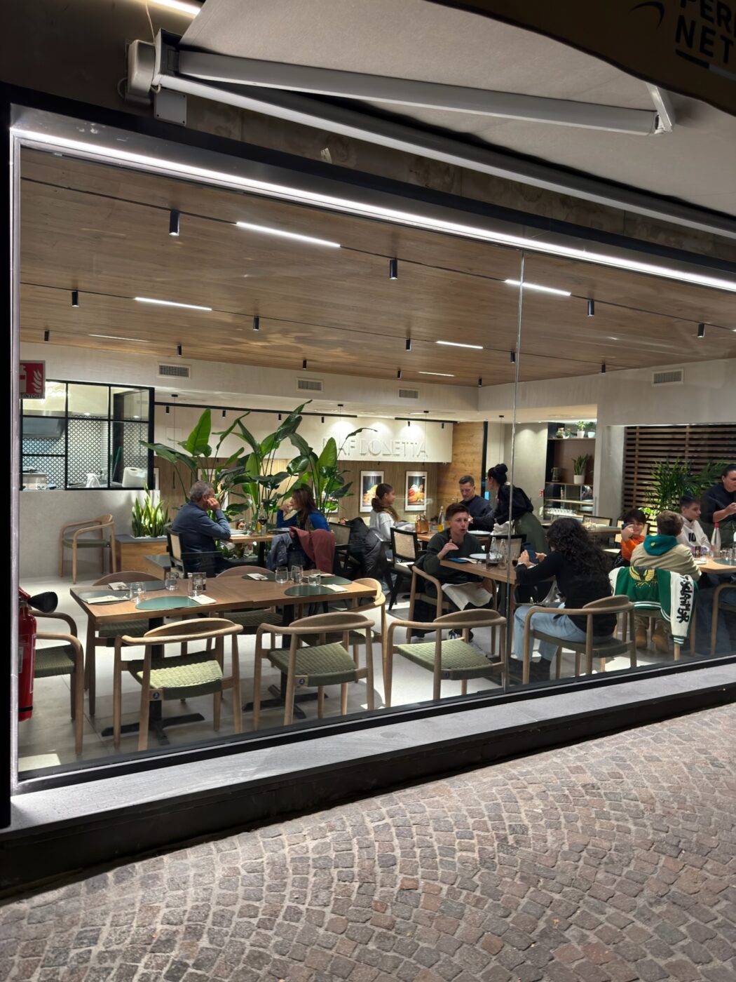 Esterno (pizzeria Raf Bonetta, Napoli)