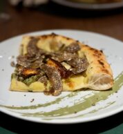 Tartufo e carciofi (pizzeria Raf Bonetta, Napoli)
