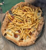 Wurstel e patatine (Pizzeria da Carrettella, Gaeta)