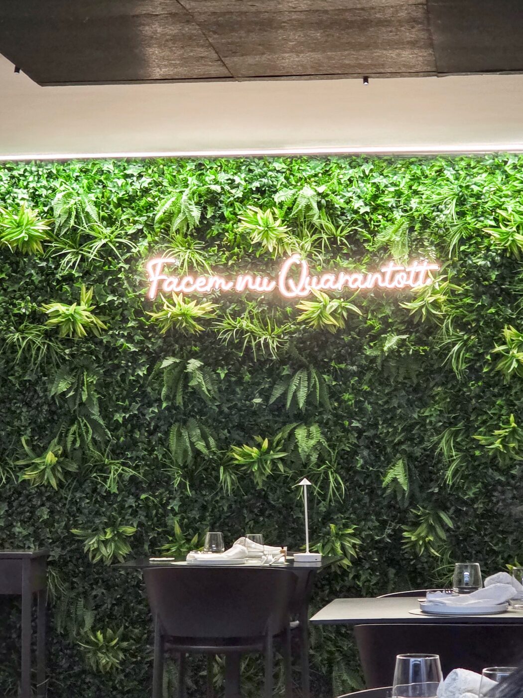 Interno (pizzeria Quarantotto, Roseto degli Abruzzi)