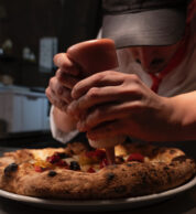 Margherita bruciata (pizzeria Brando, Gioia Del Colle)