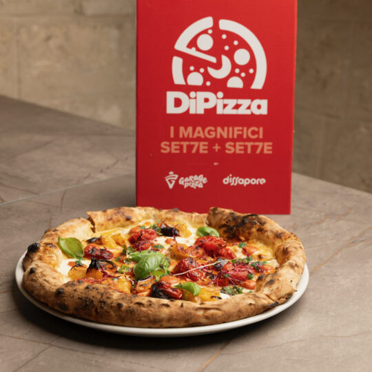 Margherita bruciata (pizzeria Brando, Gioia Del Colle)